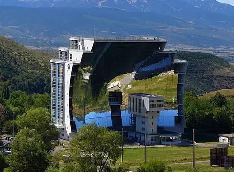 parabolic solar furnace in france